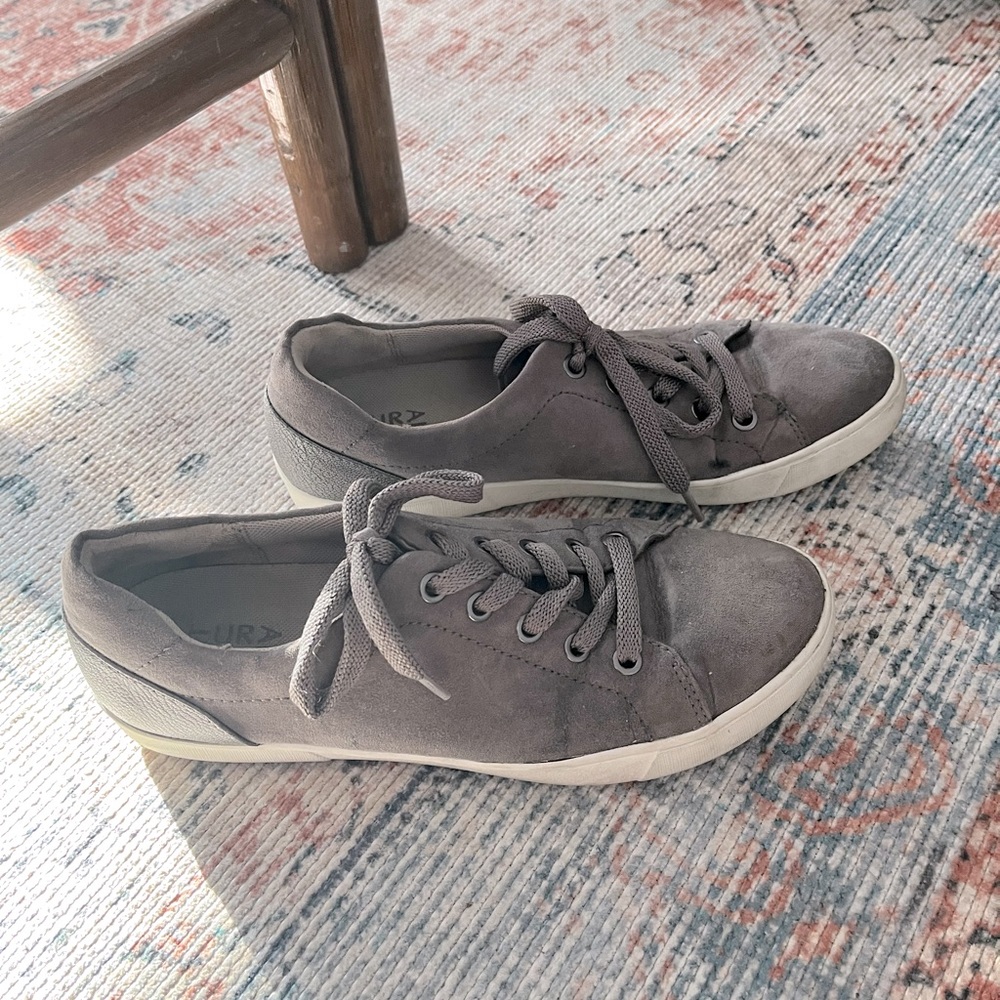 The perfect grey summer sneaker ☀️